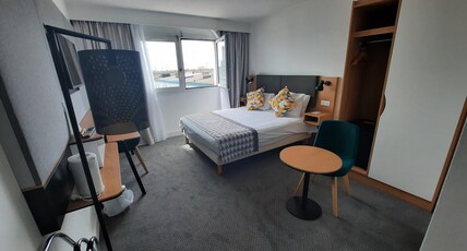 Holiday Inn CALAIS Room Type - 1 Queen Standard City View Holiday Inn CALAIS Room Type - 1 Queen Standard City View