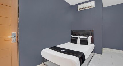 OYO 94756 23 Residence Room Type - Indonesia Deluxe Double