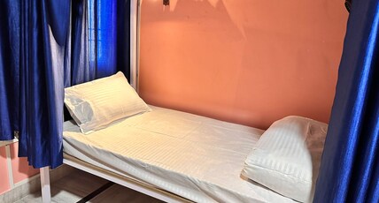 Ohh Hostler Jaipur Room Type - 8 Mixed bunk beds Dormitory Room with Attached Washroom