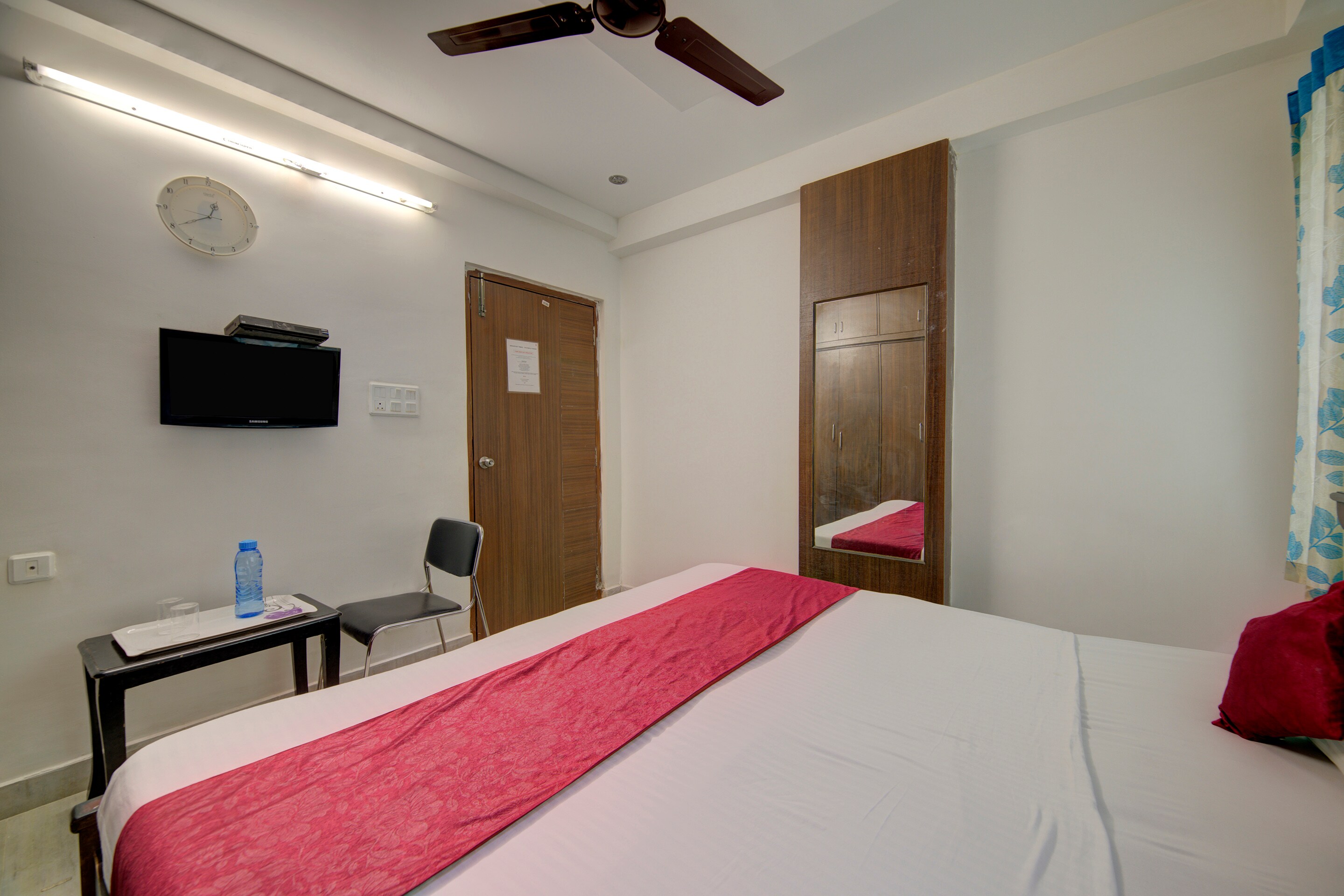 Jaithri Service Apartment 2 - Tap to explore photos