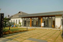 Leela Gardens Luxe Pool Weddings Parties