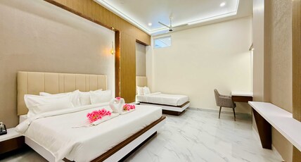 Mandhata Riverview Palace Room Type - Deluxe Room