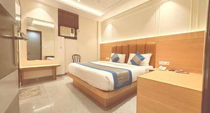 Hotel Rajmahal Inn 3 mints walking from New Delhi Railway station Room Type - Deluxe Room Non AC Hotel Rajmahal Inn 3 mints walking from New Delhi Railway station Room Type - Deluxe Room Non AC