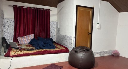 Pushpa Nilayam Room Type - Deluxe room