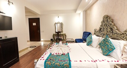 Hotel Maple Ridge Room Type - Super Deluxe Double Room