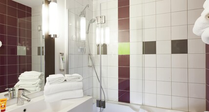 ibis Styles Beaune Centre Room Type - Privilege room with 1 double bed + 1 sofa ibis Styles Beaune Centre Room Type - Privilege room with 1 double bed + 1 sofa