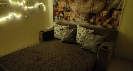The Cozy Nest is perfect for couples. Room Type - Bedroom 1