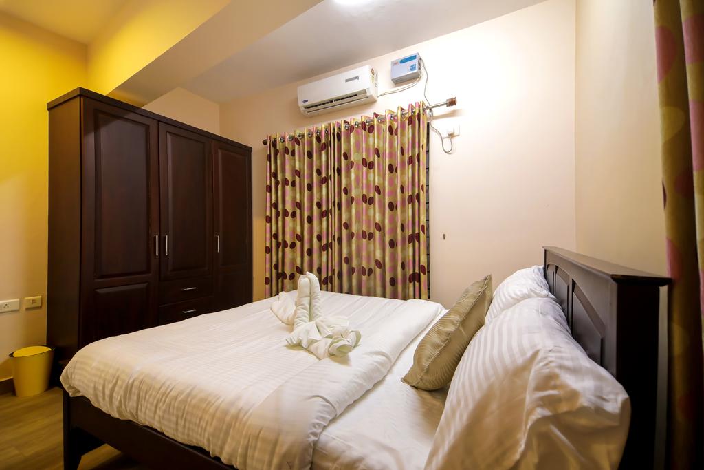 Teresa Plaza | Rooms & Wi-Fi - Tap to explore photos