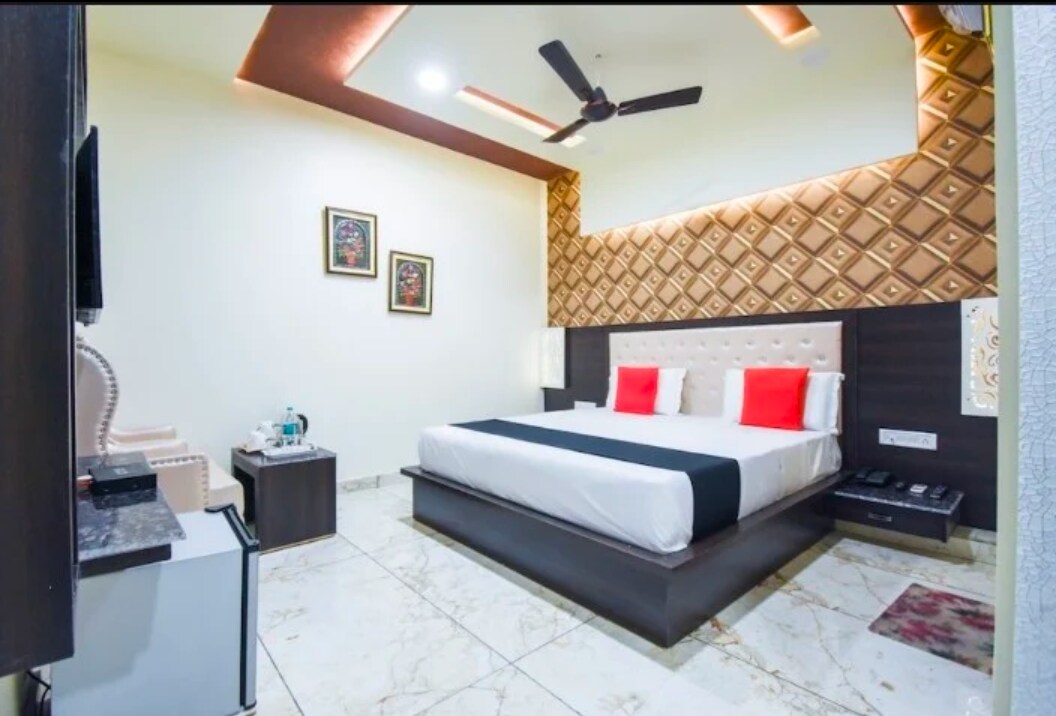 Hotel Ravi residency - Tap to explore photos