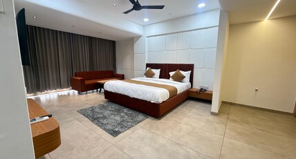HOTEL SUN SKY Room Type - Premium Room