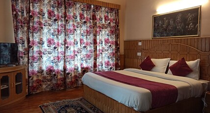 Silver Birch Cottage | Mountain-view Rooms Room Type - HAMTA ROYAL MASTER BED ROOM