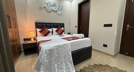Divine India Service Apartment Room Type - Luxury 3bhk @J-Block