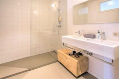 Spacious stay for 9 in Antwerp