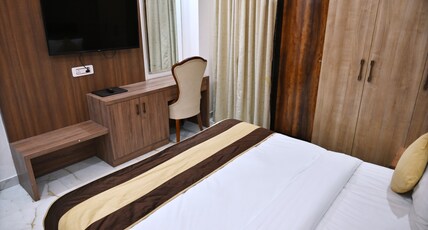 Navraj Palace Room Type - Deluxe Room