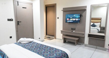 Hotel Crystal Palace Room Type - Deluxe Room