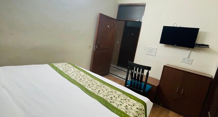 Hotel Shri Ram Room Type - Deluxe Room