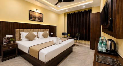 Hotel Silver Street 2 Mins Walk From New Delhi Railway station Room Type - Deluxe Room with Smart TV & Wifi Hotel Silver Street 2 Mins Walk From New Delhi Railway station Room Type - Deluxe Room with Smart TV & Wifi