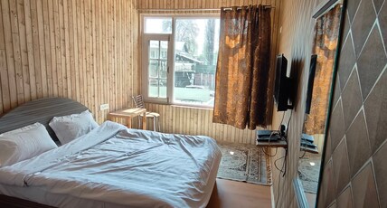 1 The ile Room Type - Bedroom 102