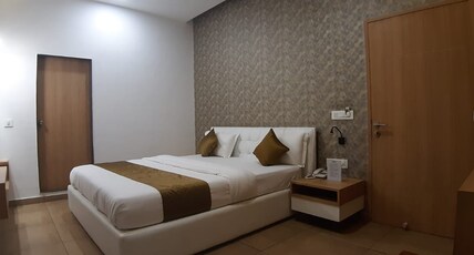 HOTEL MARINERS COURT Room Type - Standard AC Room