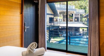 A CORAL REEFS Room Type - Pool View King