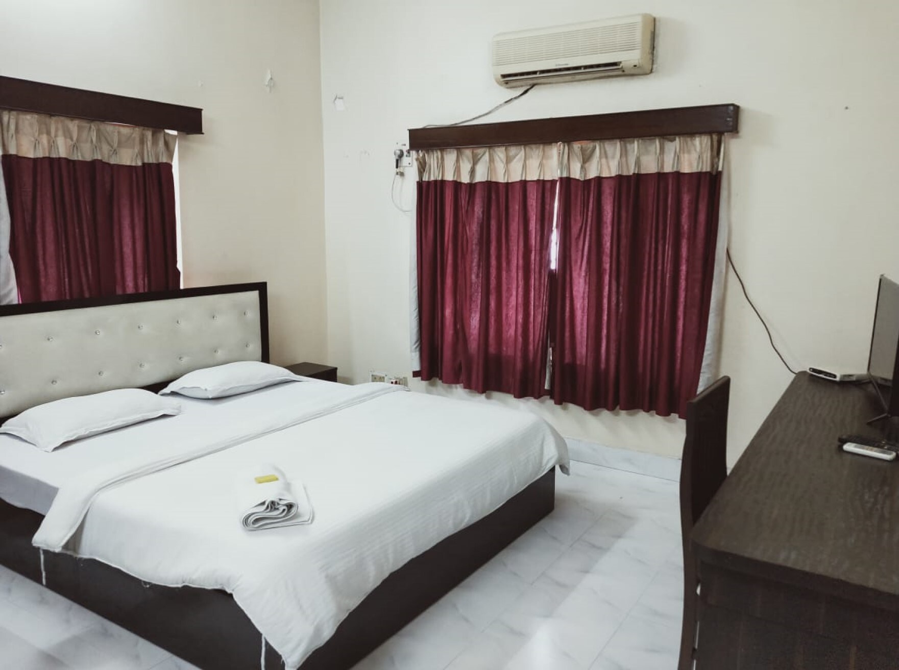 Shining Guest House - Tap to explore photos