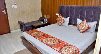 Queen Palace Room Type - Deluxe AC Room