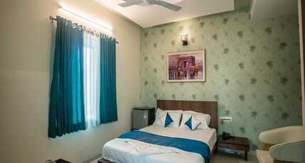 Hotel New Panchratna Room Type - Semi Deluxe room