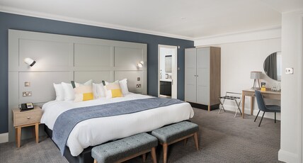 voco St. John's Solihull, an IHG hotel Room Type - 1 Super Kng Bed Suite Sofa Bed