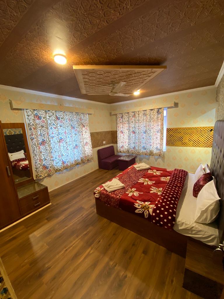 De Rocks Inn - Tap to explore photos