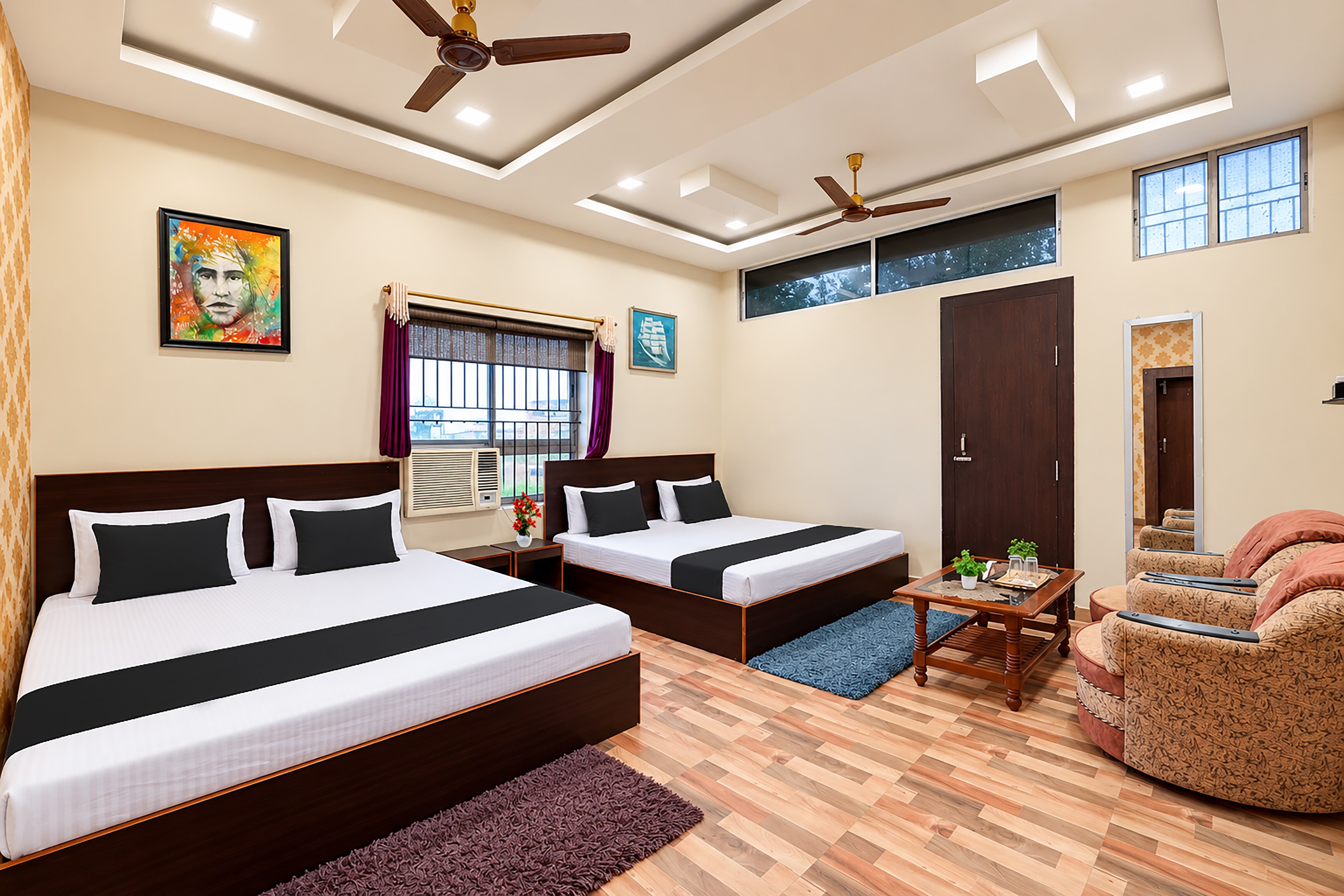 OYO 41874 Laxmi Guest House - Tap to explore photos
