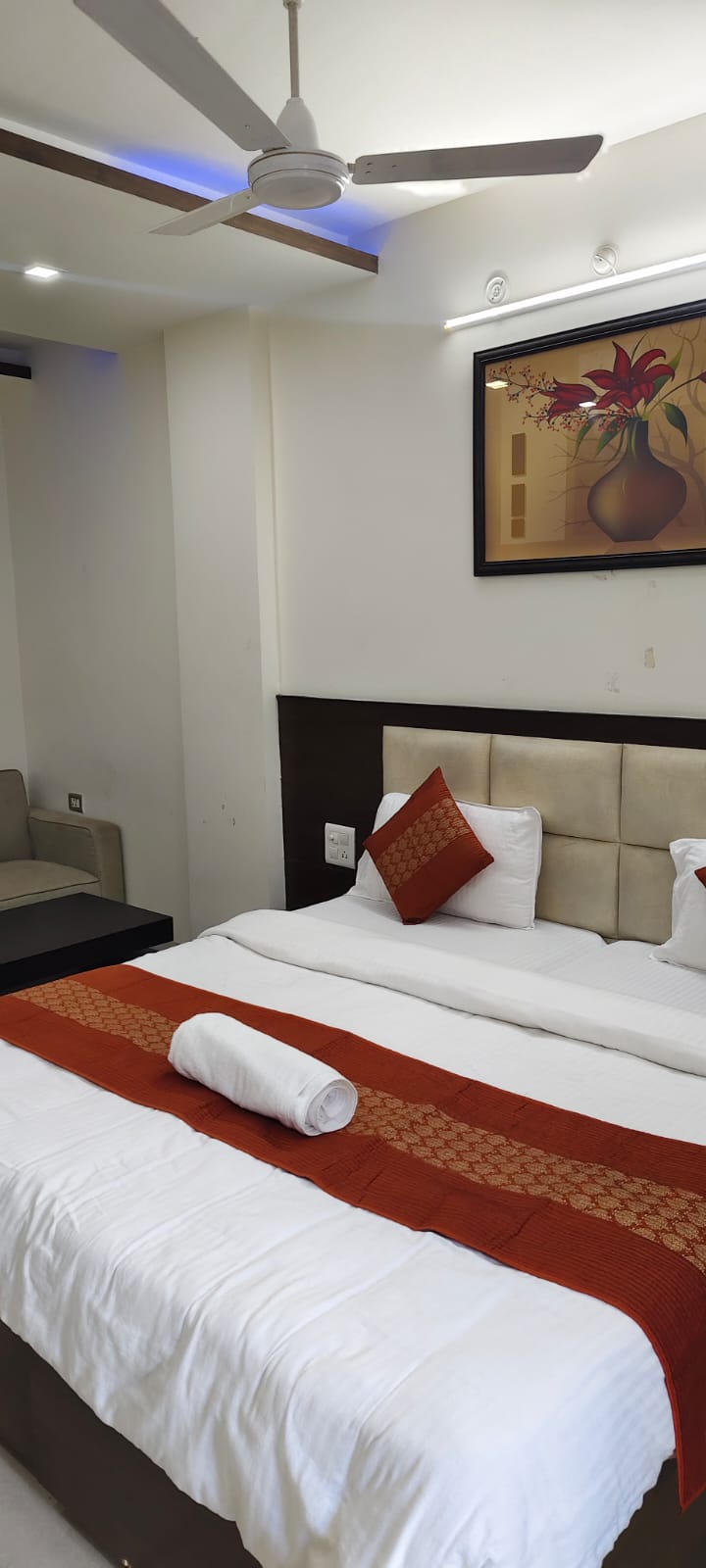 BMG Serviced Suitess - Tap to explore photos