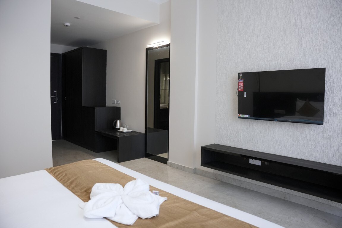 ALBA REGENCY - Tap to explore photos