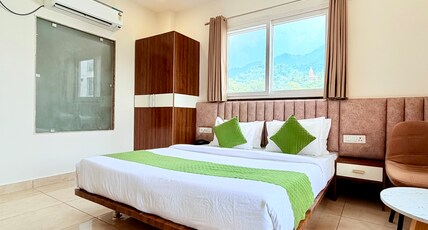 Hotel Veda Inn By Blue Lotus Room Type - Premium Room with Mountain view