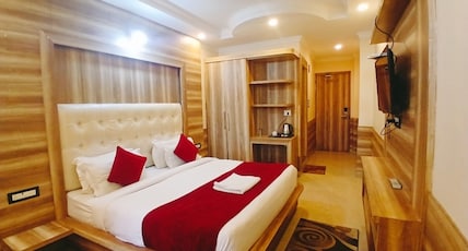 Hotel Grand Hill Room Type - Deluxe Room With Balcony Hotel Grand Hill Room Type - Deluxe Room With Balcony