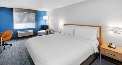 Holiday Inn Express & Suites LONOKE I-40 (EXIT 175) Room Type - 1 King Standard Mobil Access Roll Shwr