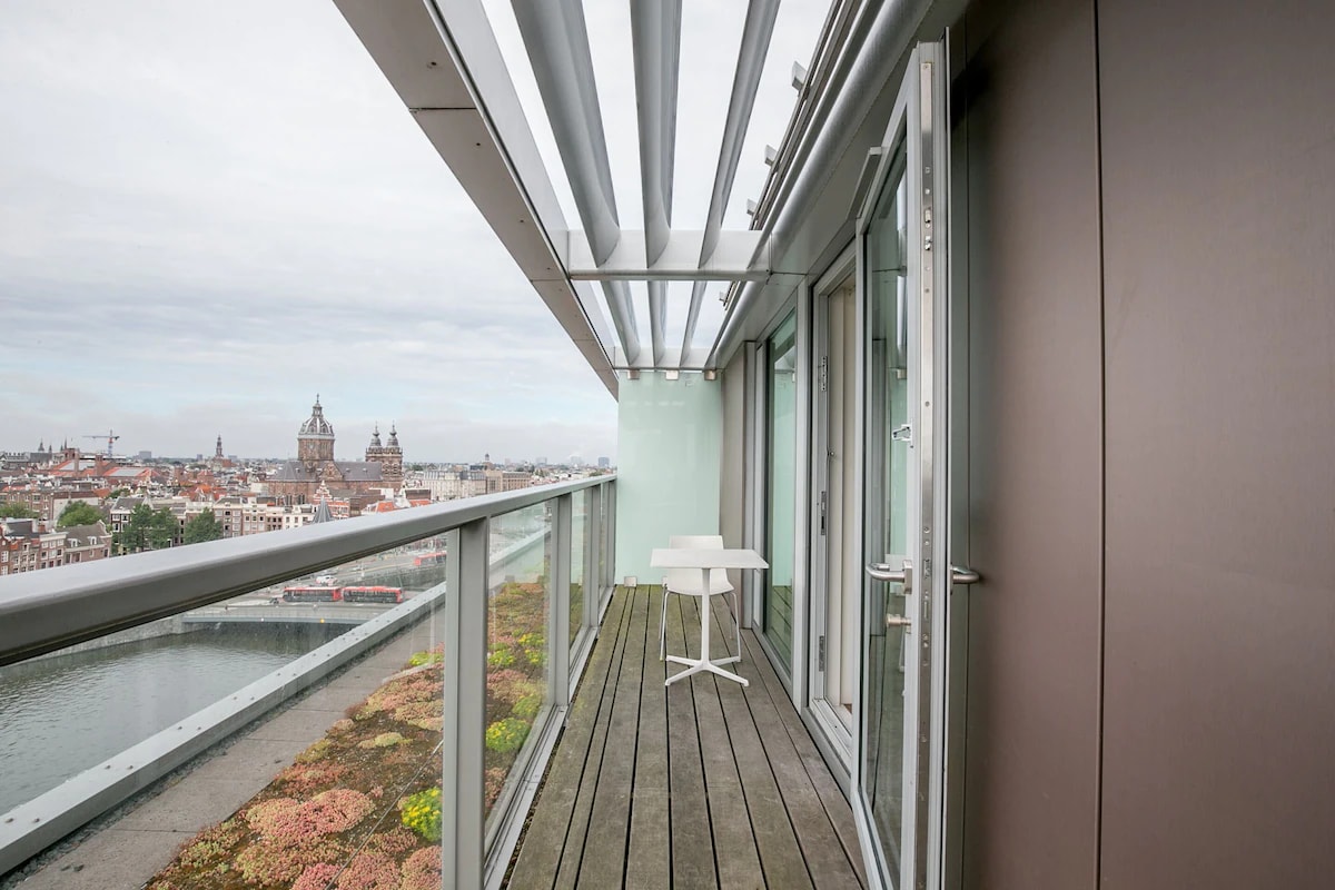 DoubleTree by Hilton Amsterdam Centraal Station - Tap to explore photos