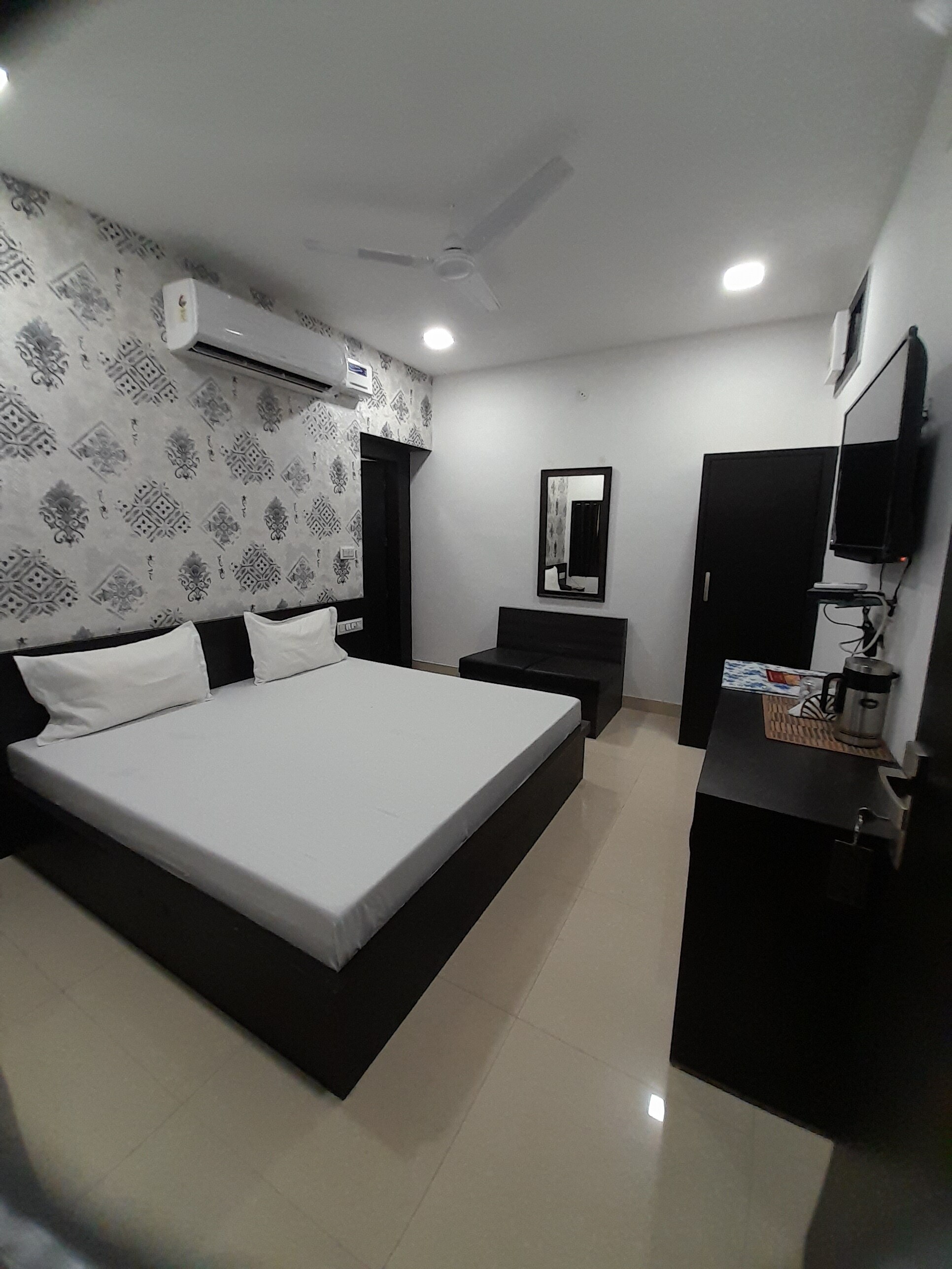 HOTEL SHREE - Tap to explore photos