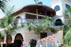 Tun L' hotel house boat Resorts