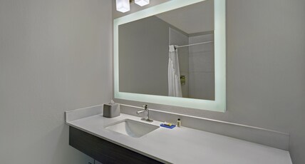 Holiday Inn Express Adrian, an IHG Hotel Room Type - 2 Queen Bed Standard