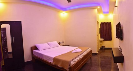 Sivakumar Paradise Room Type - Deluxe Double Room