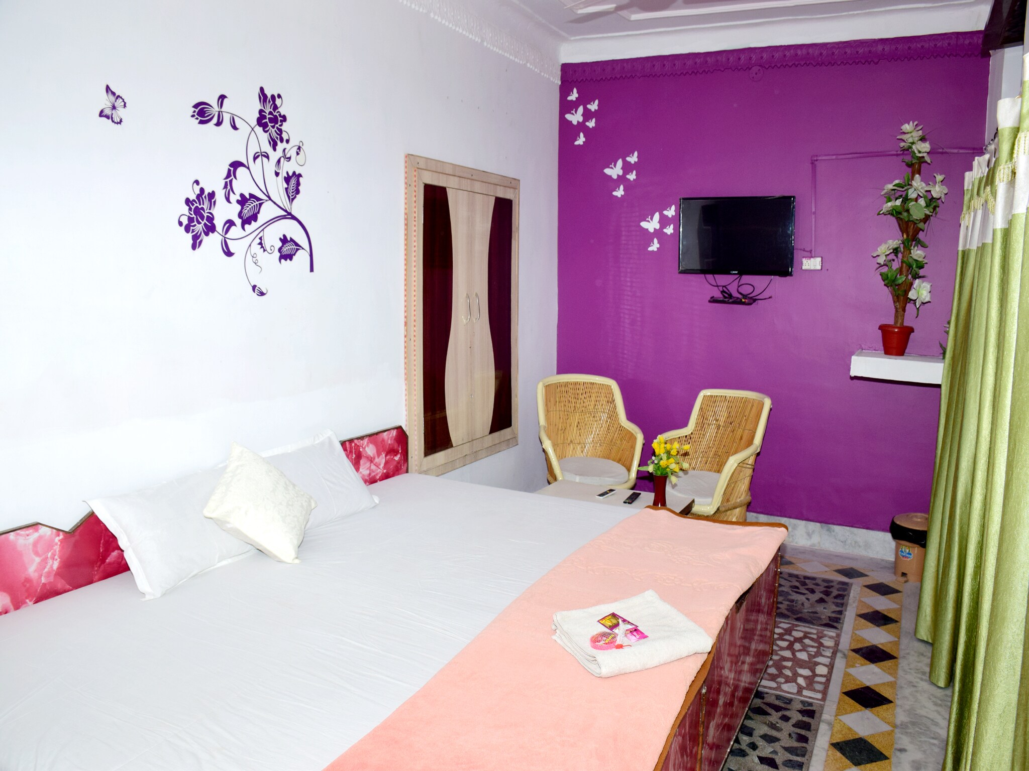 Hotel Amardeep Palace - Tap to explore photos