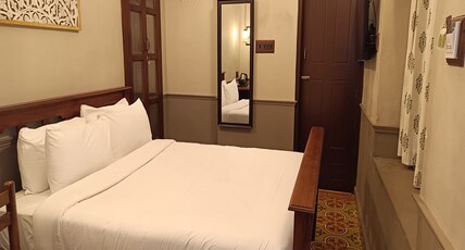 Heritage by DeFleur Room Type - Gold Room