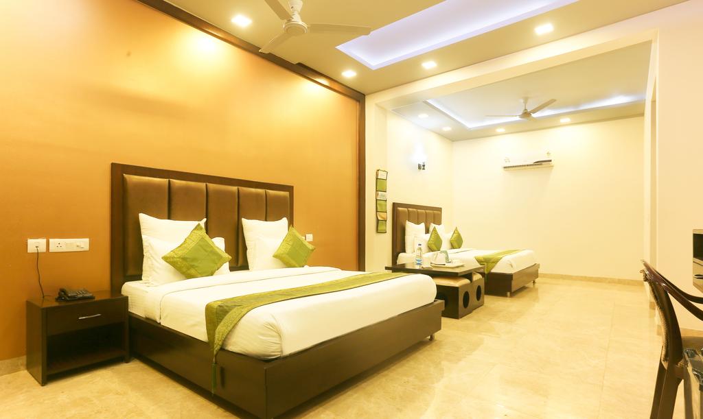 Radhey Hotel - Tap to explore photos