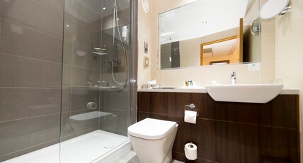 Holiday Inn Nottingham Room Type - 1 Super King Premium