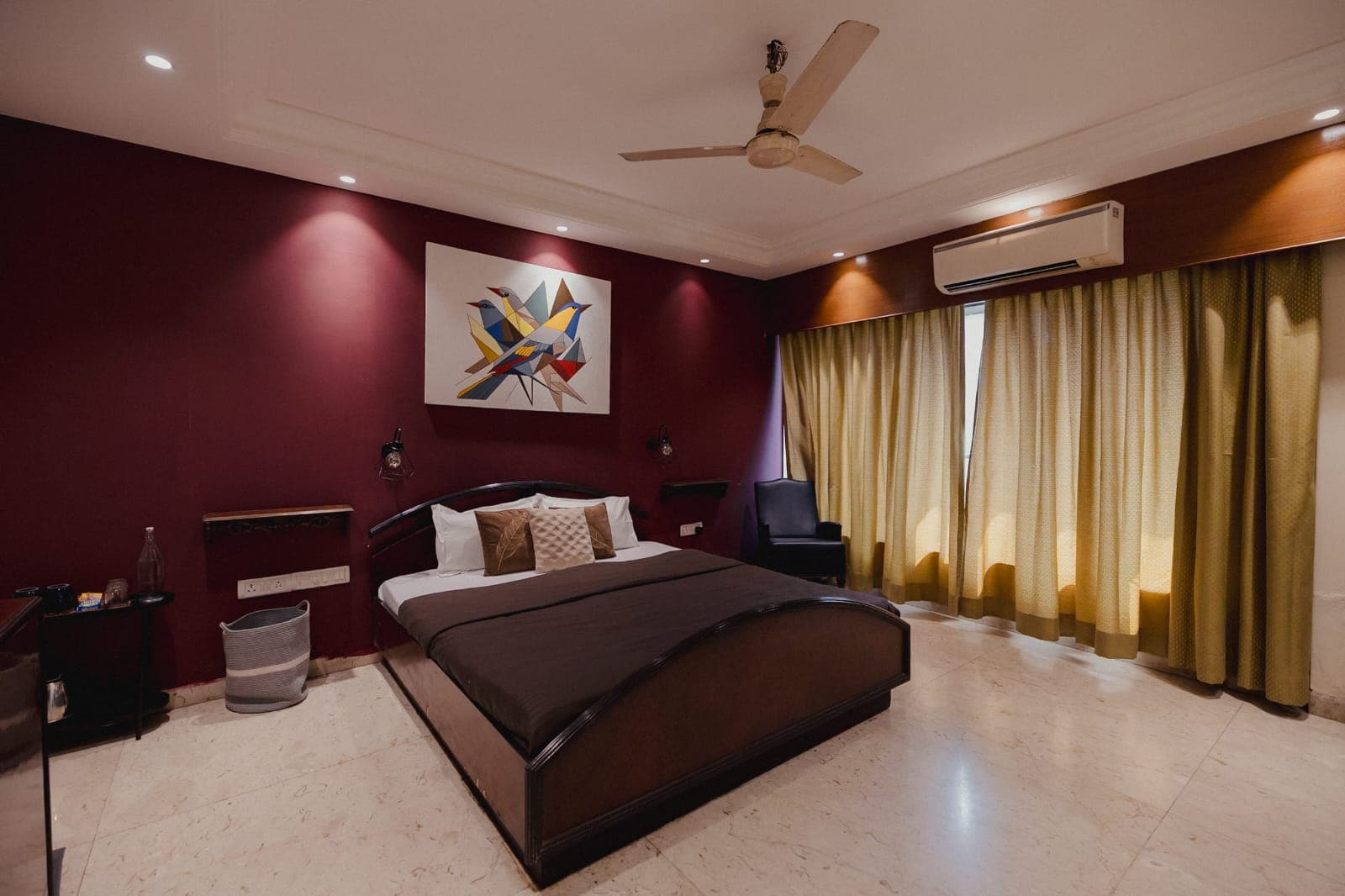 Spacious 5BHK Retreat Dadar Private Terrace & More - Tap to explore photos