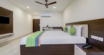 Treebo The Horizon Kankanady Room Type - Deluxe room