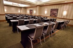 Hilton Chicago/Oak Brook Suites