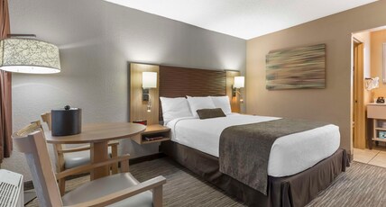 Best Western Plus Landing View Inn & Suites Room Type - 1 Queen Bed, Non-Smoking, Marble Vanity, Highboy Dresser, Refrigerator, Full Breakfast