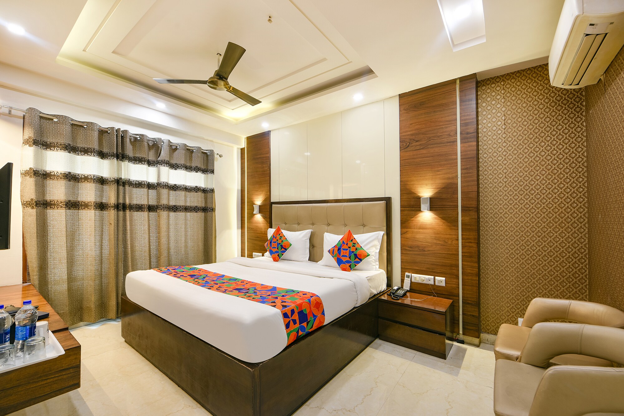FabHotel Just Inn - Nr. Lajpat Nagar Market - Tap to explore photos