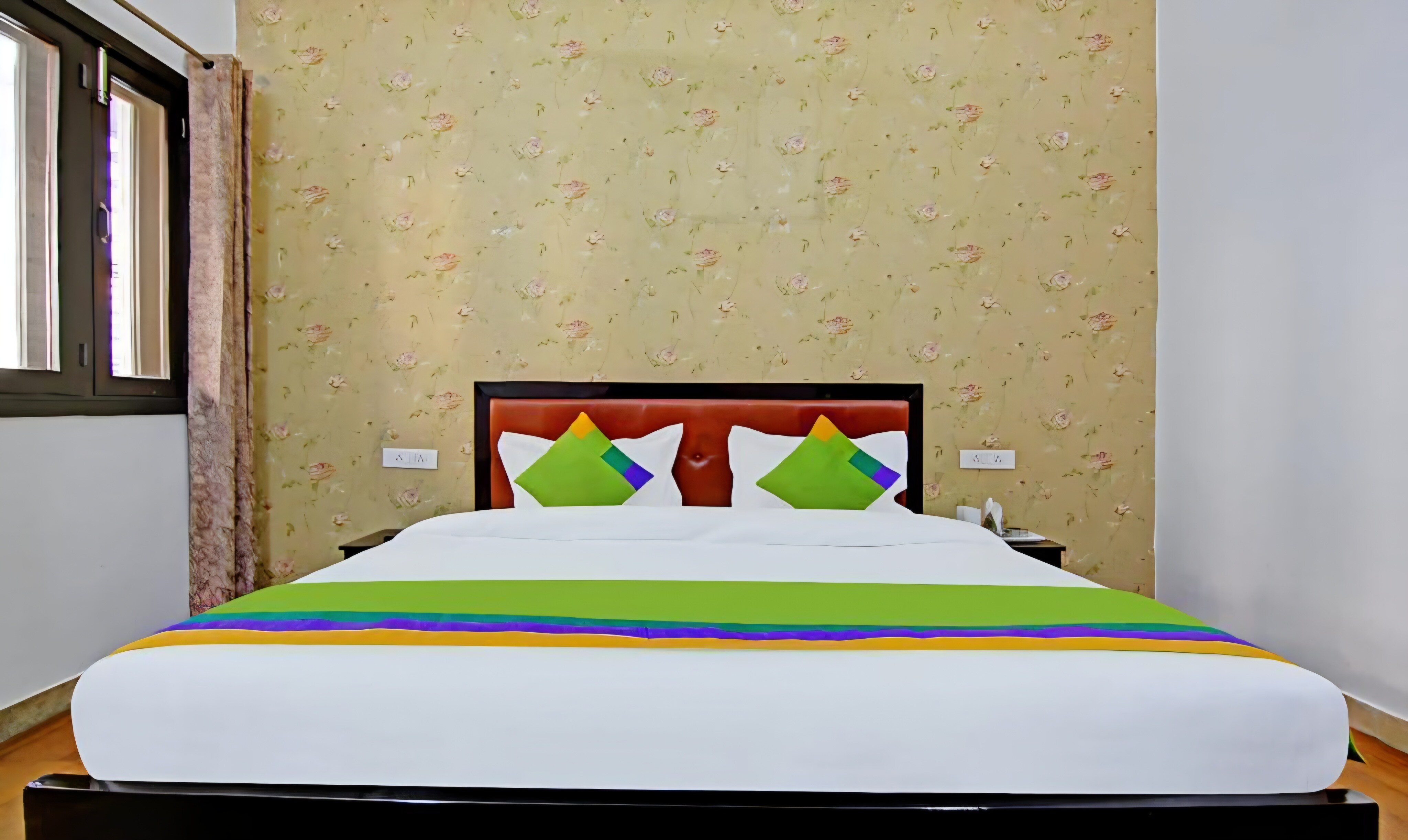 Posh Classic -Sector 45 Millennium city center Gurgaon - Tap to explore photos